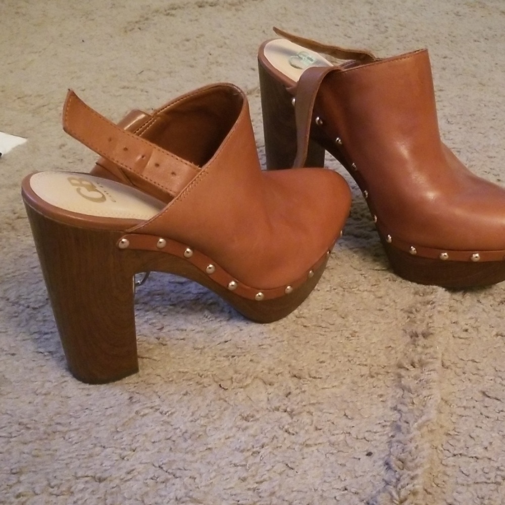 Shoes - Picture 2 of 4
